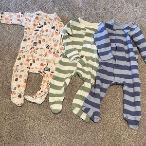 3-6 month simply magnetic footie pajamas